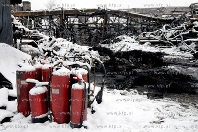 Rozbiorka strawionej pozarem hali produkcyjnej firmy...