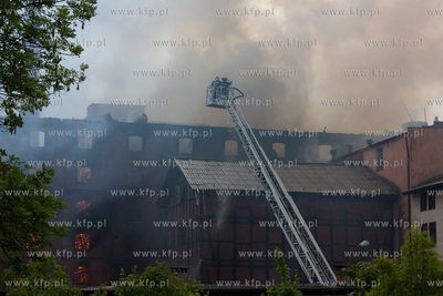 Pozar zabytkowego mlyna w Starogardzie Gdanskim. 26.05.2013...