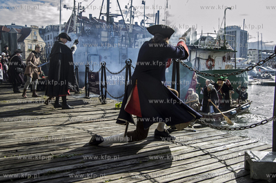 Gdansk. Wyspa Olowianka. Do abordazu - rekonstrukcja...
