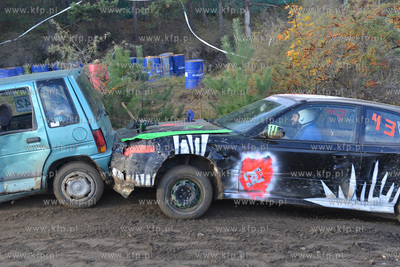 ZYWE TRUPY GRASOWAŁY W KOLIBKACH. Kolejna 14. juz...