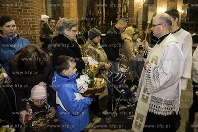 Wielka Sobota. Święcenie pokarmów w bazylice katedralnej...