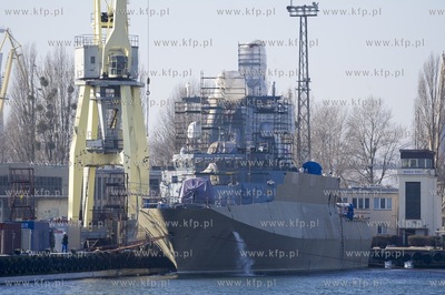 Gdynia, Stocznia Marynarki Wojennej. Prace wykonczeniowe...