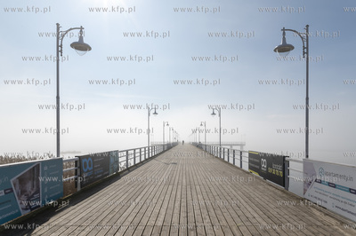 Mgła na molo w Juracie.27.03.2025 fot. Anna Bobrowska...