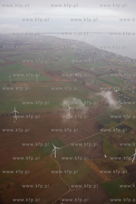 Farma wiatrowa w Swarzewie kolo Pucka.14.11.2013fot....