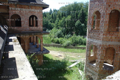 Wnetrze zamku w Lapalicach, polozonego miedzy Chmielnem...