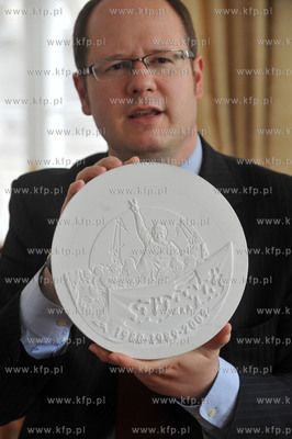 Nowy talar gdanski wydany z okazji 20 lecia obalenia...