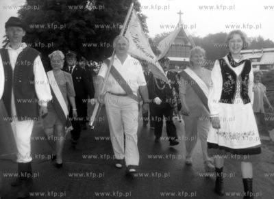 Deszczowe dozynki w Somoninie na Kaszubach. 08.1996...