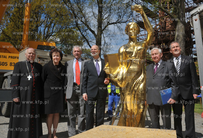 Uroczystosci symbolicznego umieszczenia aktu pamiatkowego...