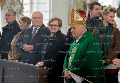 70 urodziny Lecha Walesy. Msza swieta w Bazylice Mariackiej...