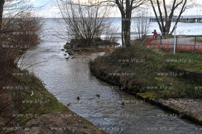 Gdynia Orlowo - ujscie rzeczki Kacza do Zatoki Gdanskiej.
05.01.2015
Fot....