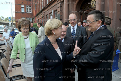 Gdańsk, ul. Kładki. Uroczystość przy tablicy upamiętniającej...