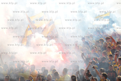 Gdynia swietuje awans Arki do ekstraklasy na ul. Swietojanskiej...