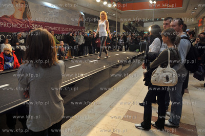 Pokaz mody w centrum handlowym Galeria Bałtycka w...