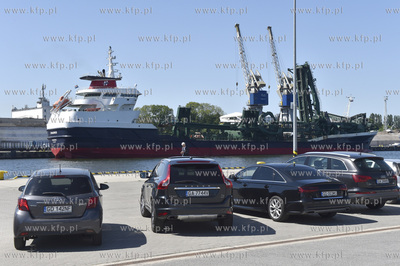 Kanał portowy Portu w Gdańsku. Nz. statek Spauwer...