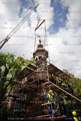 Politechnika Gdanska. Montaz odbudowanej po 67 latach...