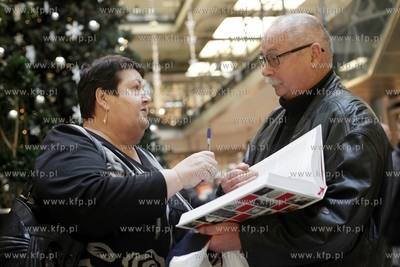 Gdansk. Centrum Handlowe Manhattan. Promocja albumu...