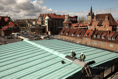 Budowa Teatru Szekspirowskiego w Gdansku. Nz. otwierany...