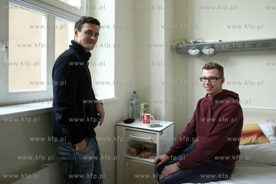 Aktor Mateusz Damięcki odwiedził dzieci w Klinice...