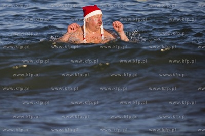 Gdańsk Jelitkowo. Morsy powitały Nowy Rok tradycyjną...