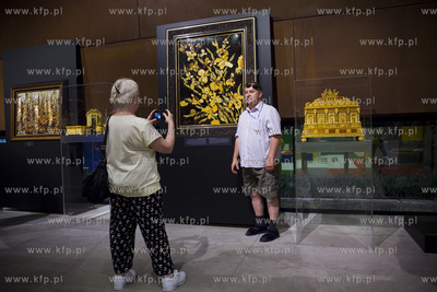 Europejskie Centrum Solidarności. Wystawa prac bursztynnika...