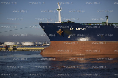 Irański supertankowiec M/T Atlantas wpływa do Naftoportu...