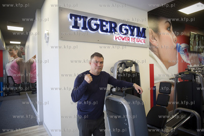 Otwarcie Tiger Gym na gdańskim Suchaninie. Nz. Dariusz...