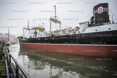 Statek muzeum Sołdek wraca na Motławę  po remoncie...