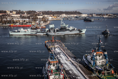 Okręt-muzeum ORP "Błyskawica" opuścił Nabrzeże...