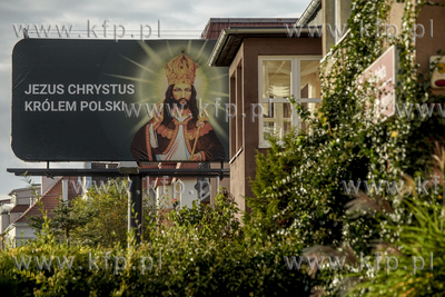 Billboard "Jezus Chrystus Królem Polski" we Wrzeszczu...