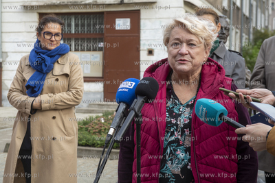 Plac przy pomniku Lecha Bądkowskiego. Konferencja...