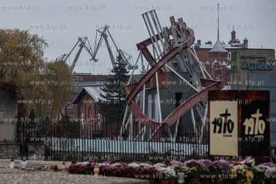 Konferencja prasowa pod Pomnikiem Poległych Stoczniowców...