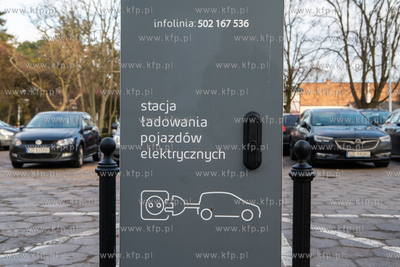Oliwa. Stacja ładowania pojazdów elektrycznych. 24.01.2022...