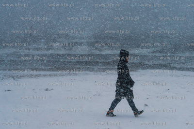 Śnieżyca na plaży w Sopocie. 04.02.2023 / fot. Anna...