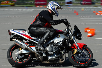 Gdansk. Parking hipermarketu Auchan. Gymkhana - zawody...
