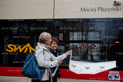 Gdansk. Przystanek tramwajowy przy ul. Dlugie Ogrody....