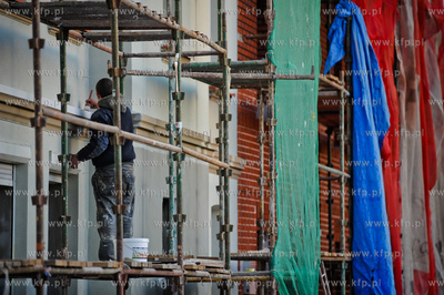 Gdansk. Remont drog i domow w gdanskiej dzielnicy Letnica,...