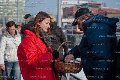 Gdansk. Przystanek tramwajowy ZKM Dworzec Glowny. Slodka...
