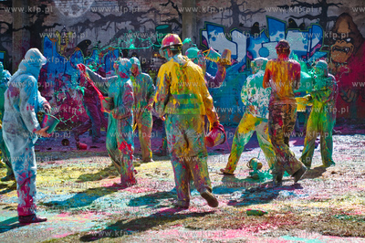 Gdansk. Centrum Stocznia Gdanska. Kolorowy smigus-dyngus...