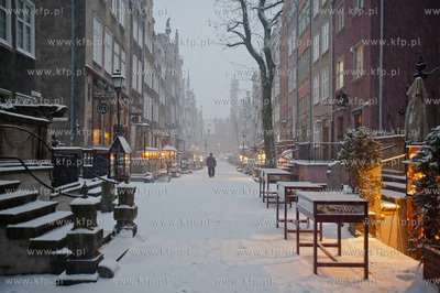 Gdansk. Ul. Mariacka. Zima i obfite opady sniegu wrocily...