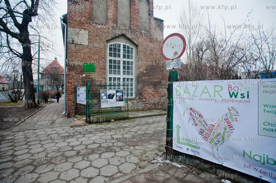 Gdansk. Oliwa. Dom Zarazy. Bazar nisko przetworzonej...
