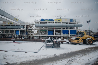 Gdansk. Wisloujscie. Montaz maszyny drazacej TMB, ktora...