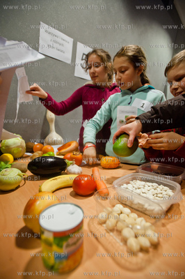 Uniwersytet Gdanski. Wydzial Biologii. Trzecia edycja...