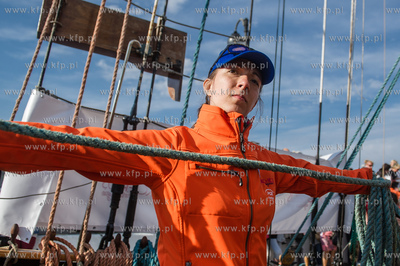 Gdynia. Basen Prezydenta. Uczestnicy Onko-Rejsu wyruszaja...