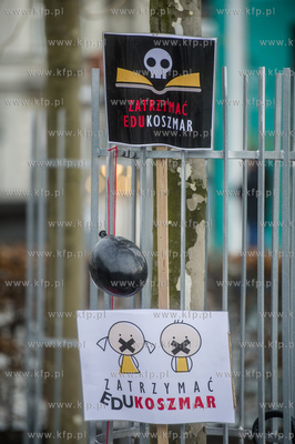 Plac Przyjaciół SopotuHappening pt. Nie róbcie nas...