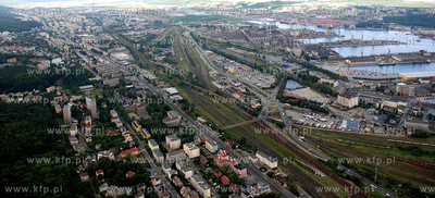Gdynia z lotu ptaka. Nz. Stocznia Gdynia S.A. 
29.06.2007
Fot....