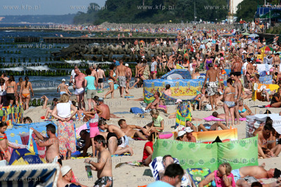 Tlumy na kolobrzeskiej plazy.
08.08.2009
fot. Przemyslaw...