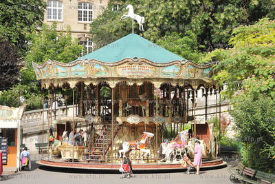 Montmartre - historyczna dzielnica Paryza polozona...