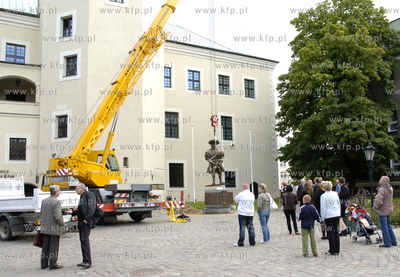 Przed budynkiem Muzeum Pomorza Srodkowego w Slupsku...