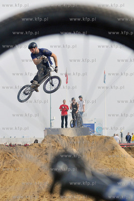 BMX Dirt Jumping - przed Akwarium Gdynskim na Molo...