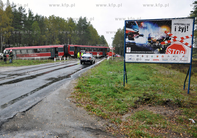 Na niestrzezonym przejezdzie kolejowym w Lipuszu TiR...